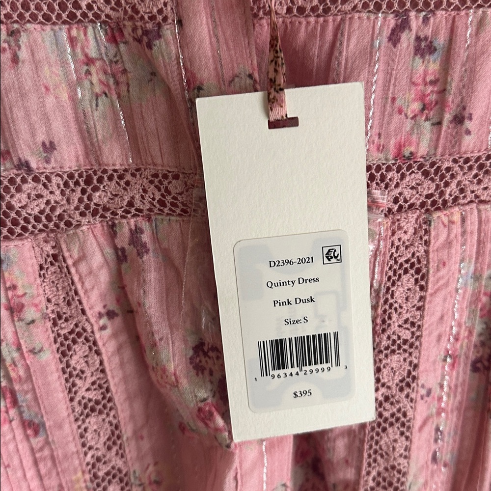 LoveShackFancy Pink Long Sleeve Dress
LoveShackFancy
Quinty Dress - Picture 12 of 14